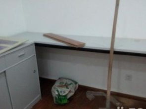 上海爱诚办公家具 优质办公桌椅与会议桌厂家直销，支持展厅看样